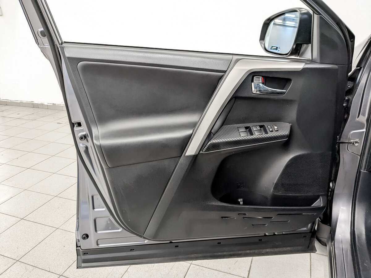 Купить Toyota RAV4 с пробегом. Фото: #16