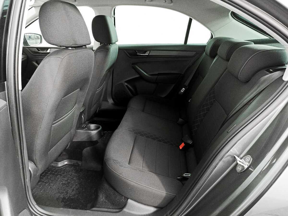 Купить Skoda Rapid с пробегом. Фото: #9