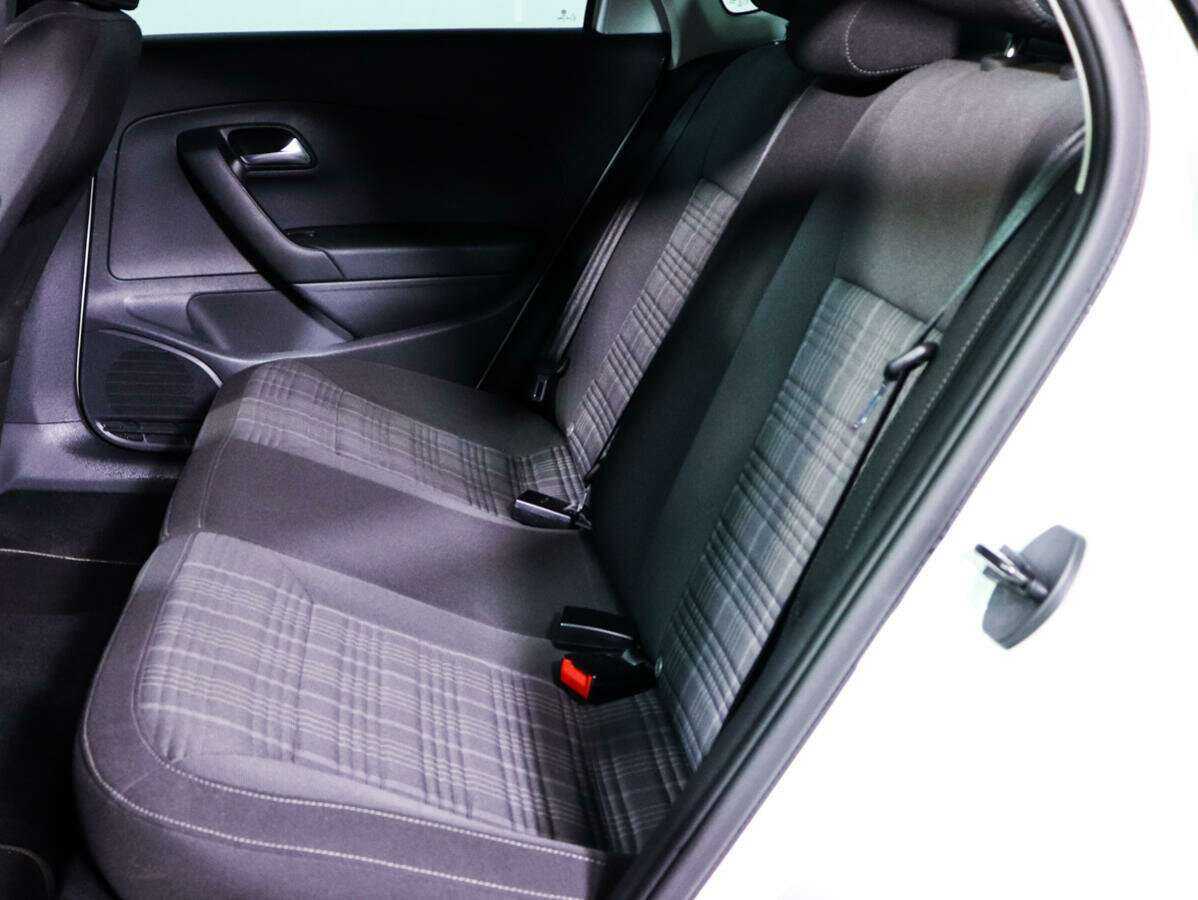 Купить Volkswagen Polo с пробегом. Фото: #9