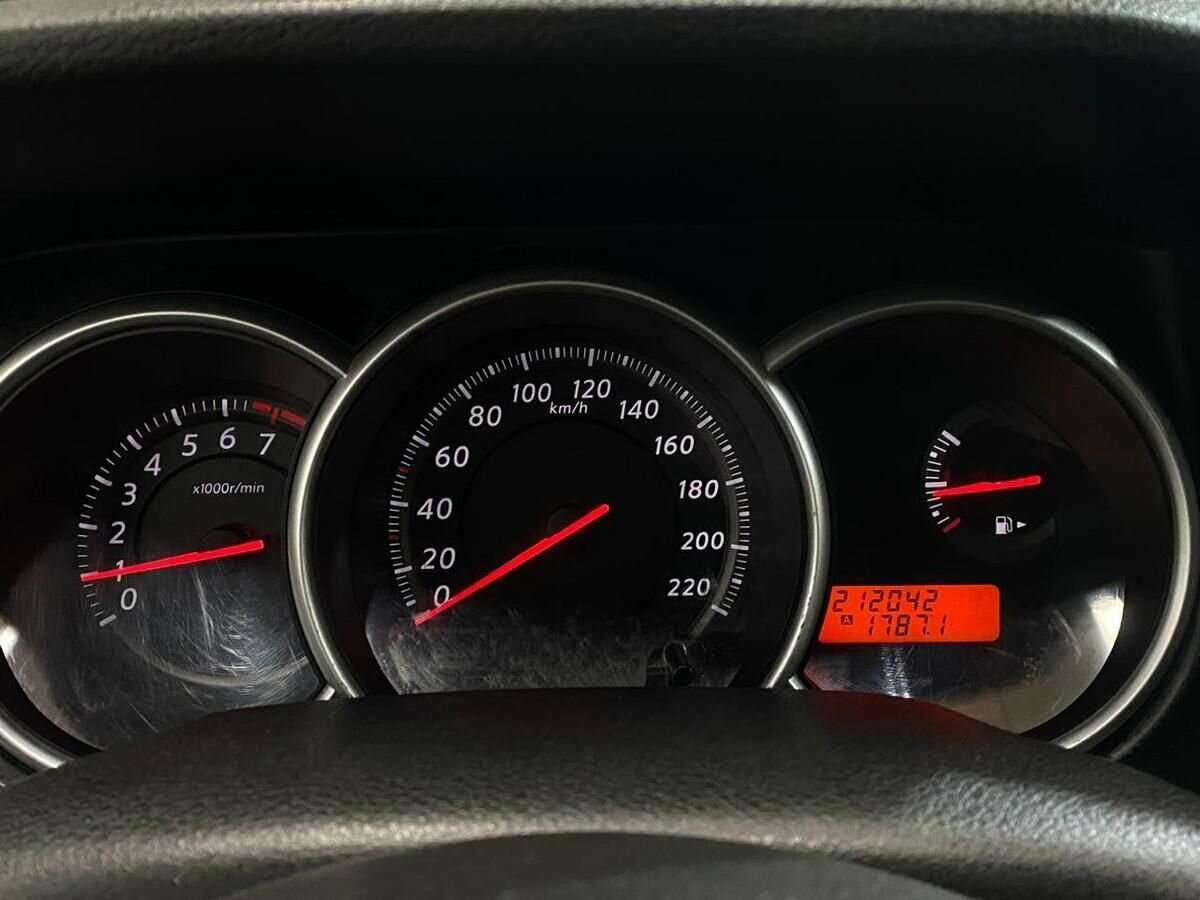 Купить Nissan Tiida с пробегом. Фото: #11