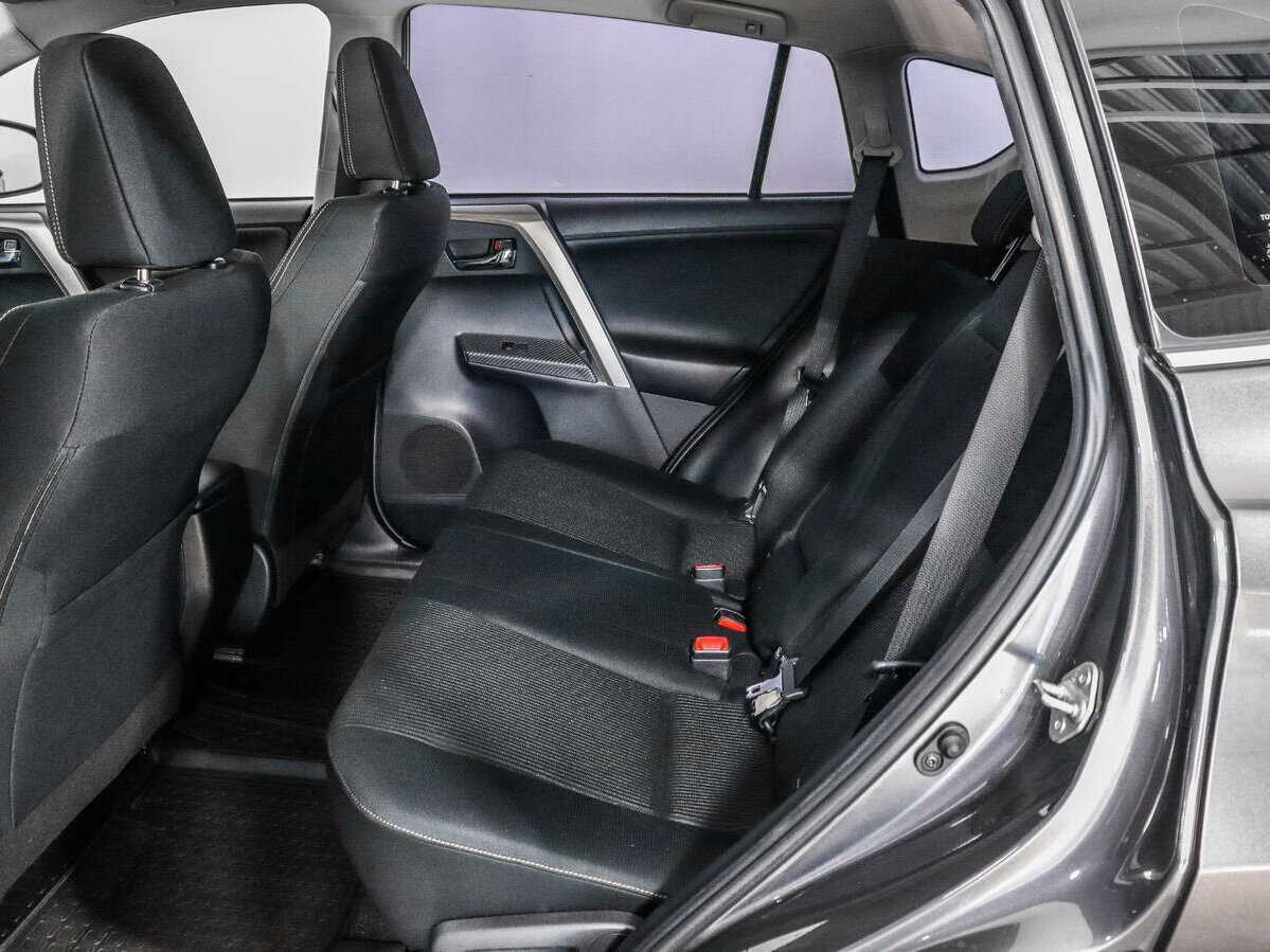 Купить Toyota RAV4 с пробегом. Фото: #9
