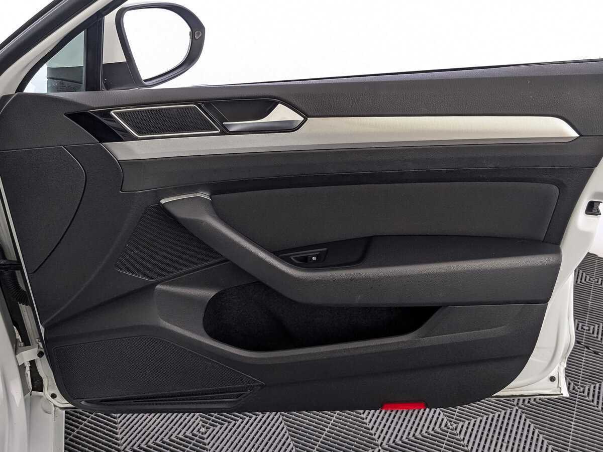 Купить Volkswagen Passat с пробегом. Фото: #24