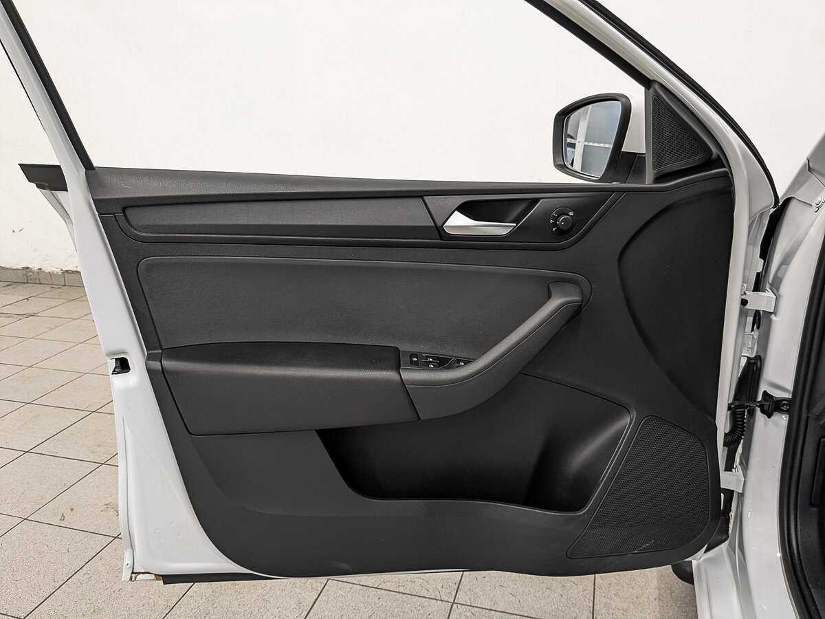 Купить Volkswagen Polo с пробегом. Фото: #18