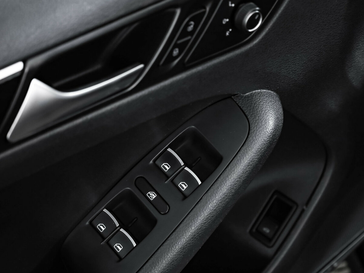 Купить Volkswagen Jetta с пробегом. Фото: #21