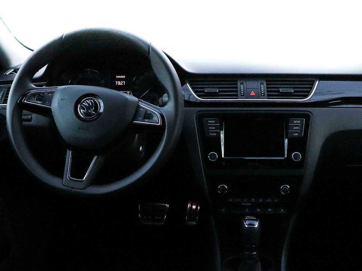 Купить Skoda Rapid с пробегом. Фото: #9