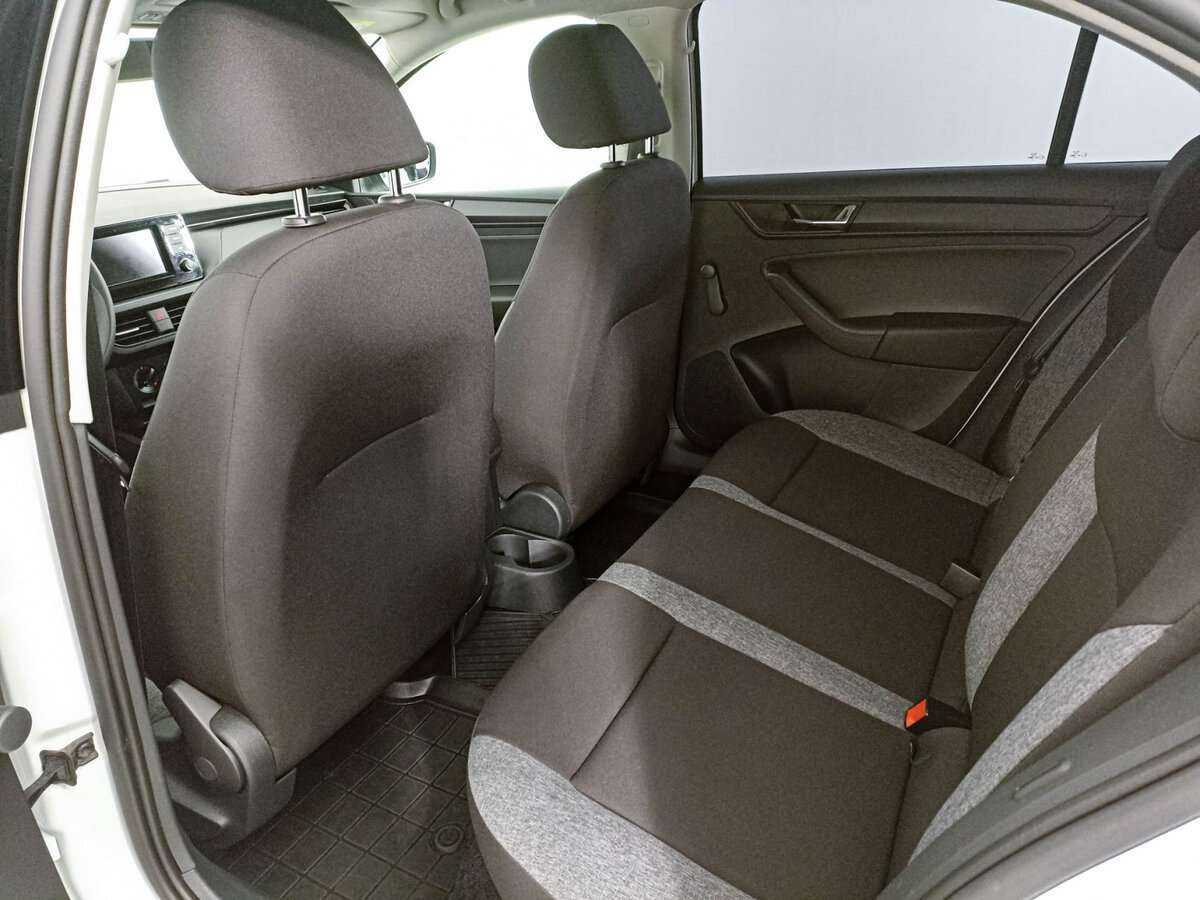 Купить Skoda Rapid с пробегом. Фото: #9