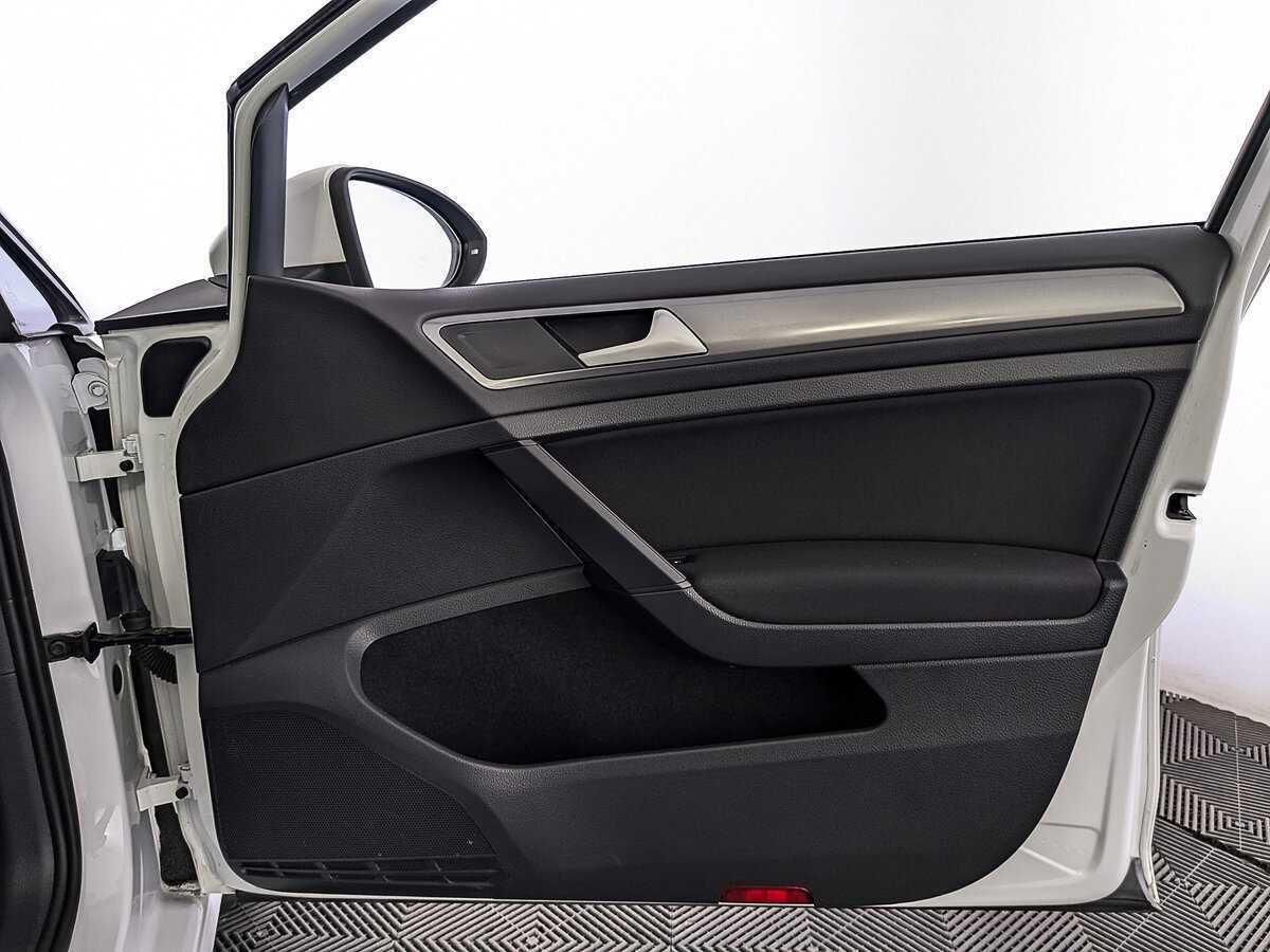 Купить Volkswagen Golf с пробегом. Фото: #24