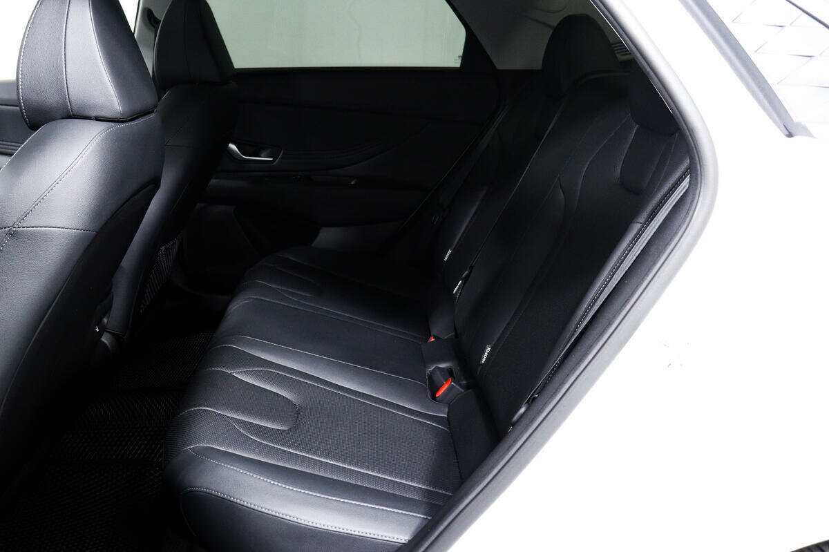 Купить Hyundai Elantra с пробегом. Фото: #11