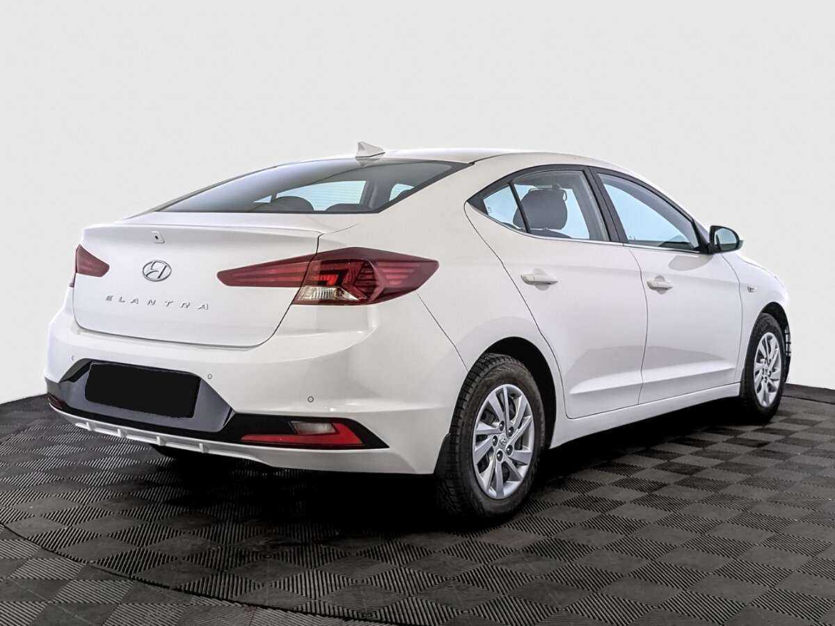 Купить Hyundai Elantra с пробегом. Фото: #4