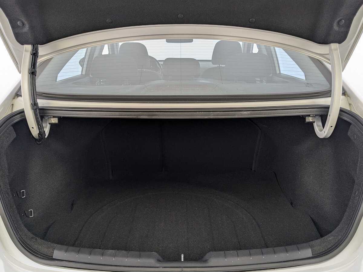 Купить Hyundai Elantra с пробегом. Фото: #9