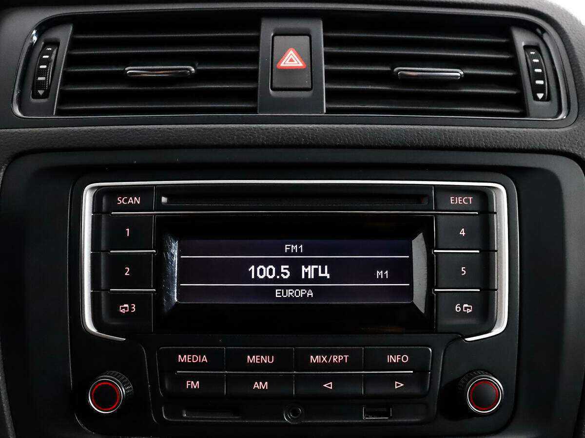 Купить Volkswagen Jetta с пробегом. Фото: #12