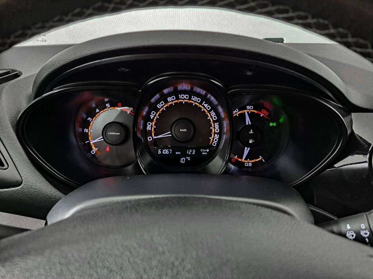 Купить Lada (ВАЗ) Vesta с пробегом. Фото: #9