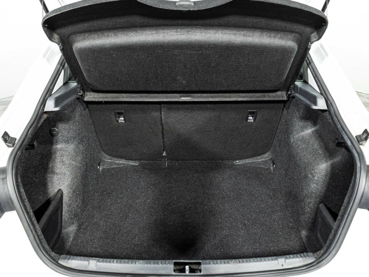 Купить Skoda Rapid с пробегом. Фото: #18