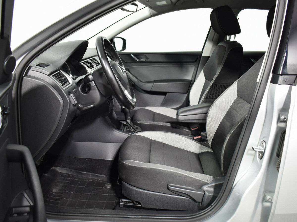 Купить Skoda Rapid с пробегом. Фото: #9