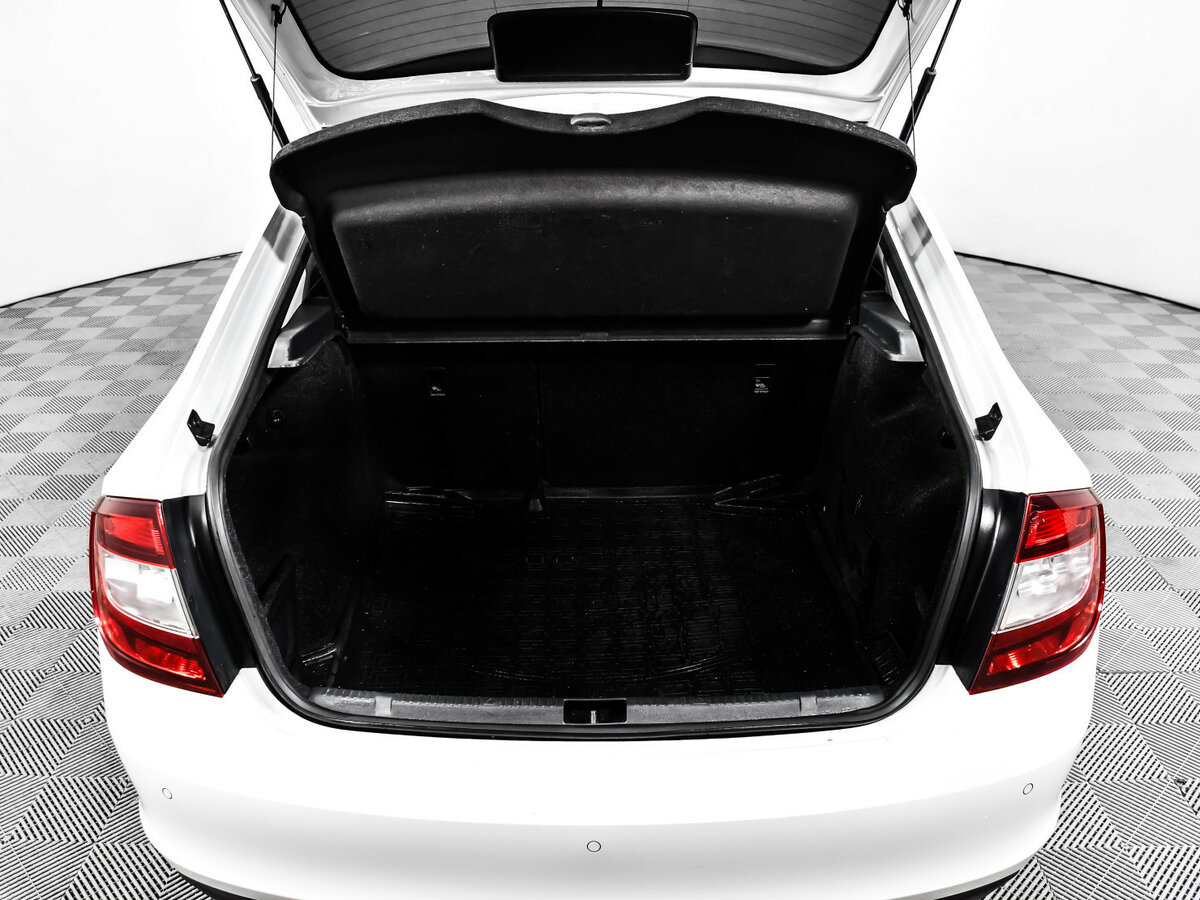Купить Skoda Rapid с пробегом. Фото: #10