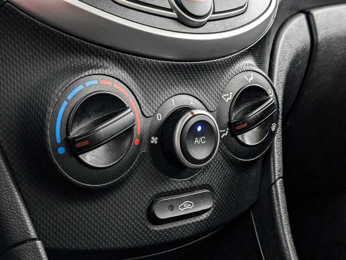 Купить Hyundai Solaris с пробегом. Фото: #16