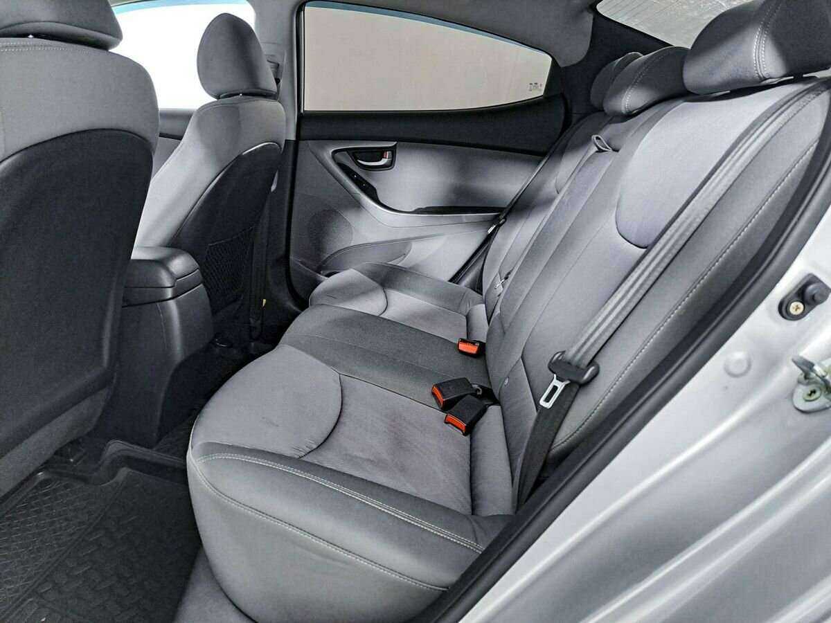 Купить Hyundai Elantra с пробегом. Фото: #9