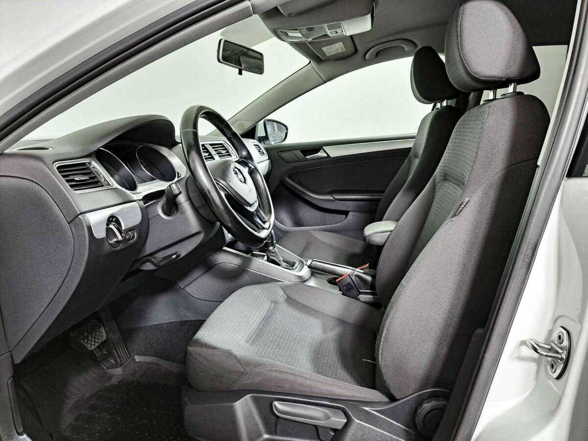 Купить Volkswagen Jetta с пробегом. Фото: #10