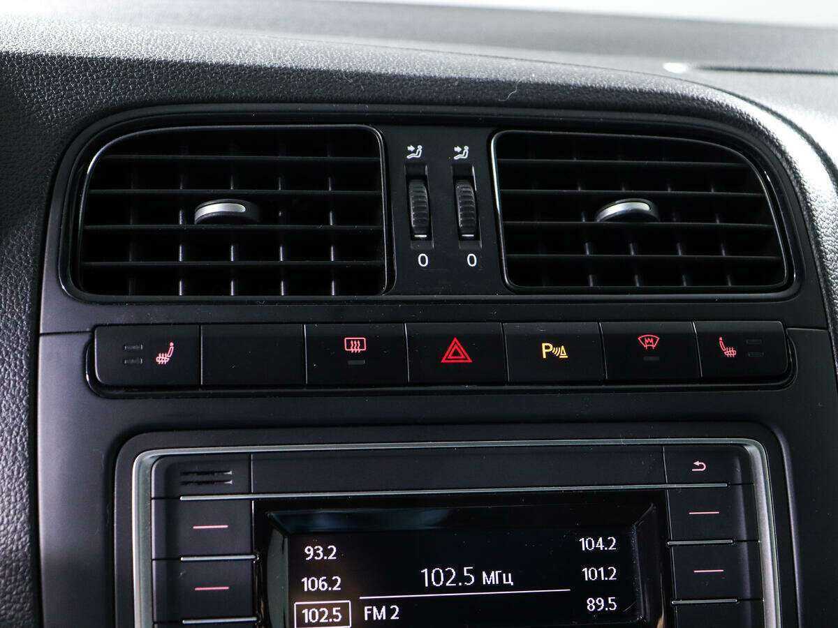 Купить Volkswagen Polo с пробегом. Фото: #11