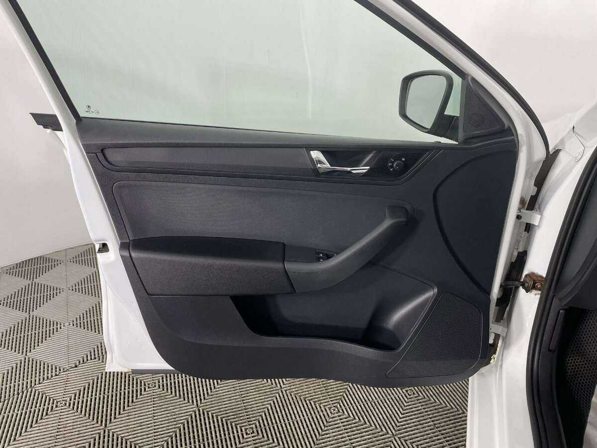 Купить Skoda Rapid с пробегом. Фото: #7