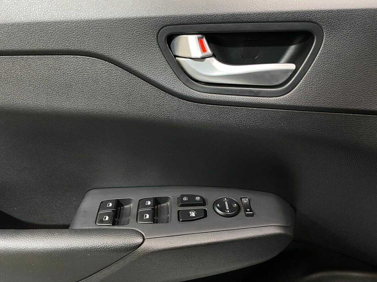 Купить Hyundai Solaris с пробегом. Фото: #17