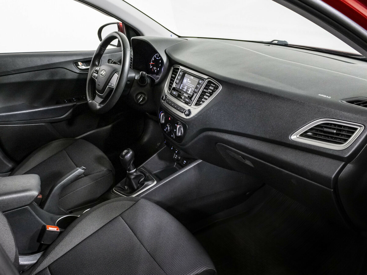 Купить Hyundai Solaris с пробегом. Фото: #8