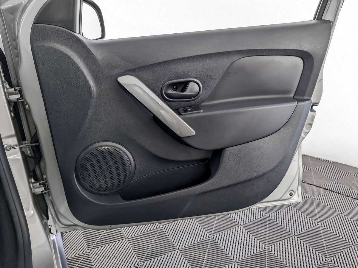 Купить Renault Sandero с пробегом. Фото: #21