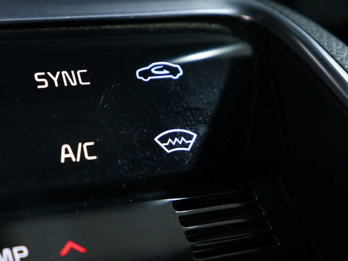 Купить Kia K5 с пробегом. Фото: #23