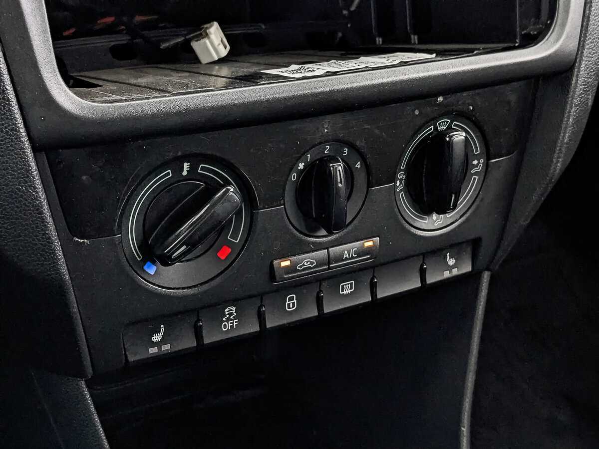 Купить Skoda Rapid с пробегом. Фото: #17