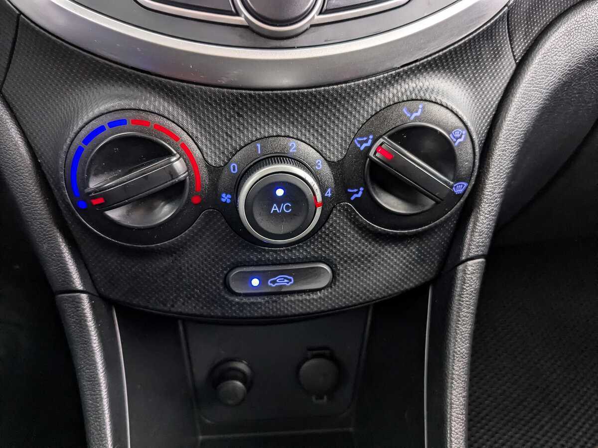 Купить Hyundai Solaris с пробегом. Фото: #16