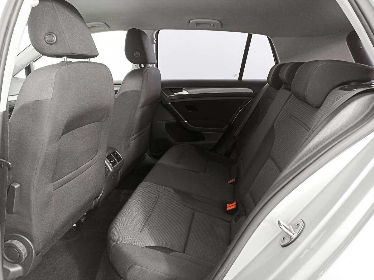 Купить Volkswagen Golf с пробегом. Фото: #9