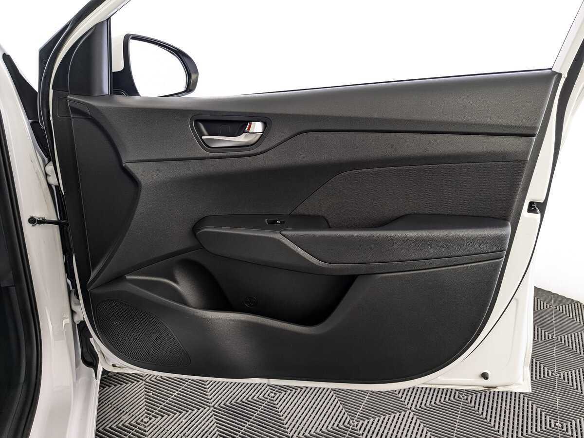 Купить Hyundai Solaris с пробегом. Фото: #20