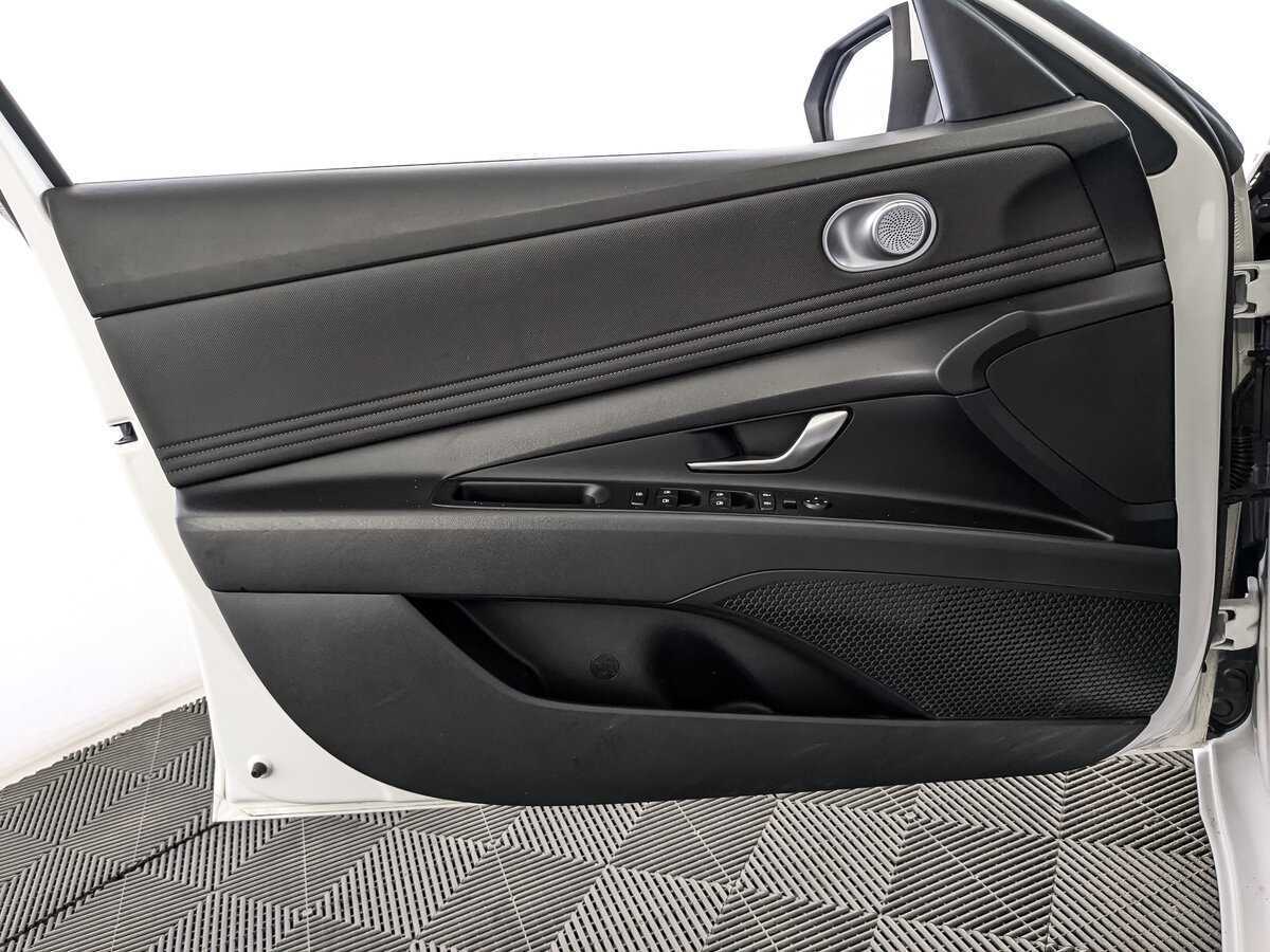 Купить Hyundai Elantra с пробегом. Фото: #14