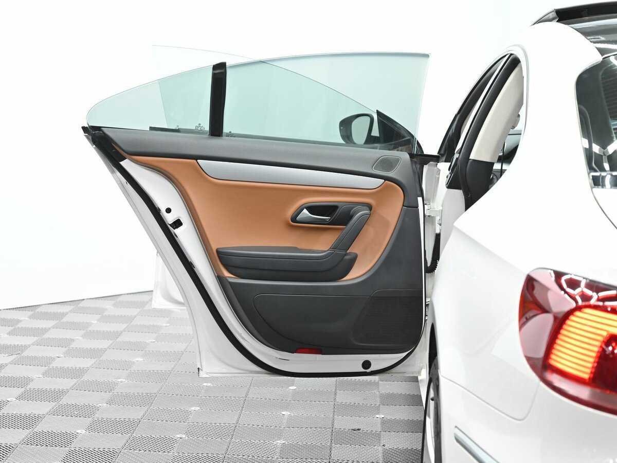 Купить Volkswagen Passat CC с пробегом. Фото: #5