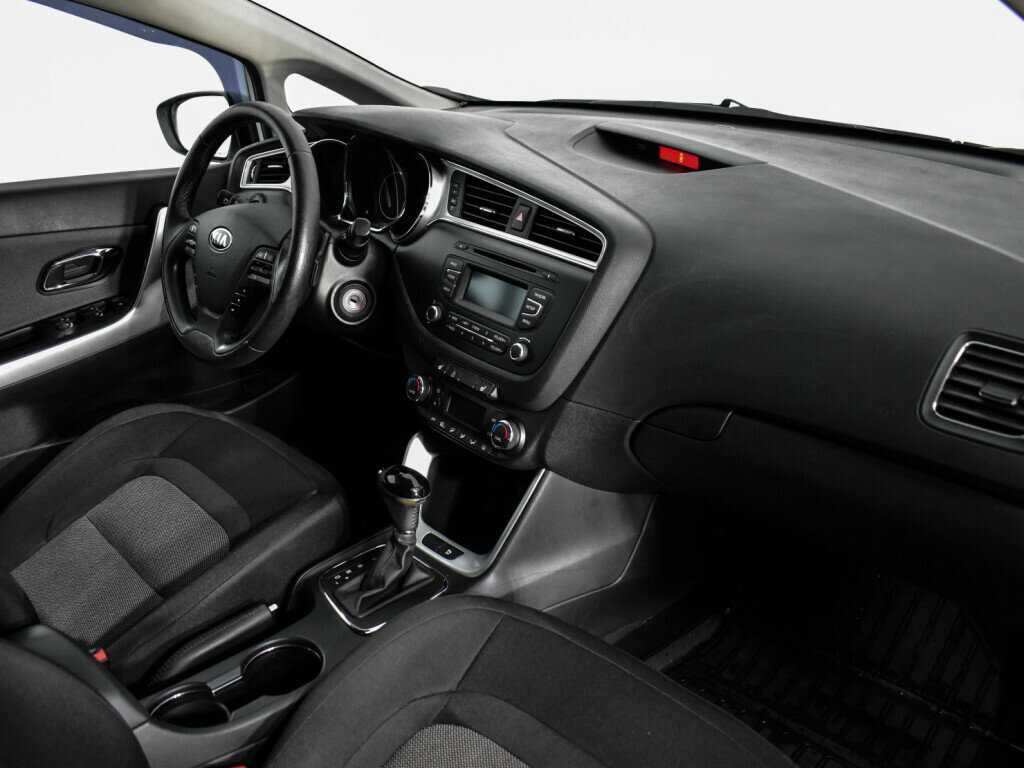 Купить Kia Ceed с пробегом. Фото: #9