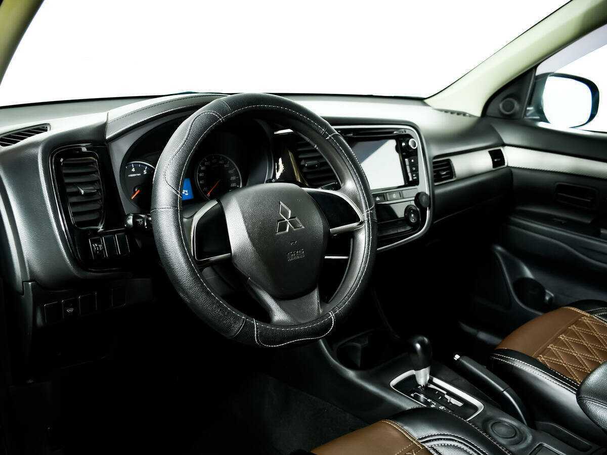Купить Mitsubishi Outlander с пробегом. Фото: #10