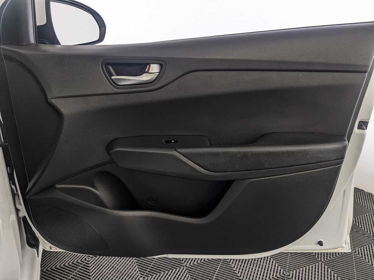 Купить Hyundai Solaris с пробегом. Фото: #17