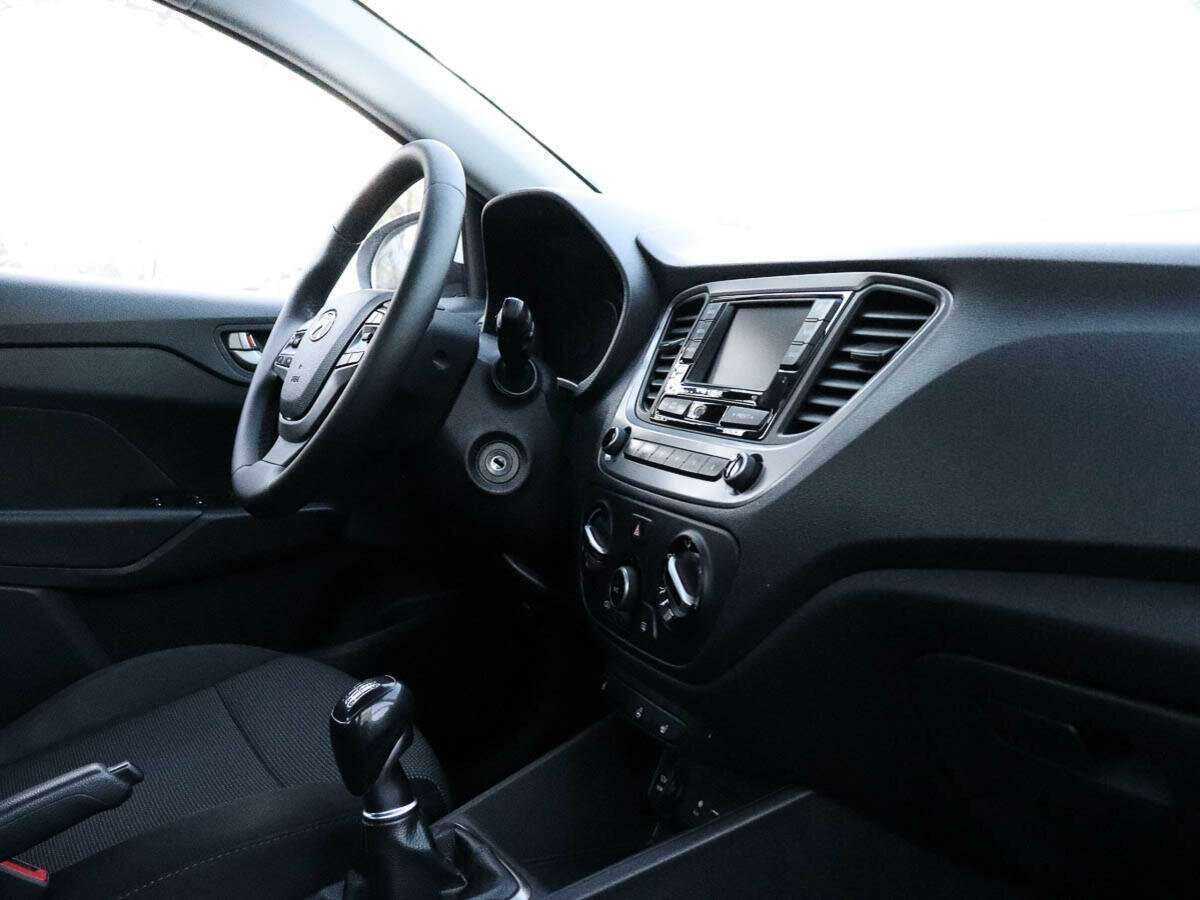 Купить Hyundai Solaris с пробегом. Фото: #6