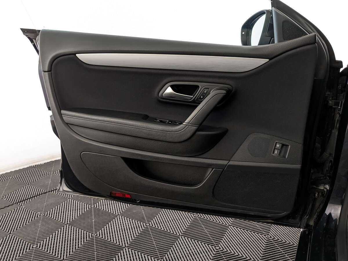 Купить Volkswagen Passat CC с пробегом. Фото: #14