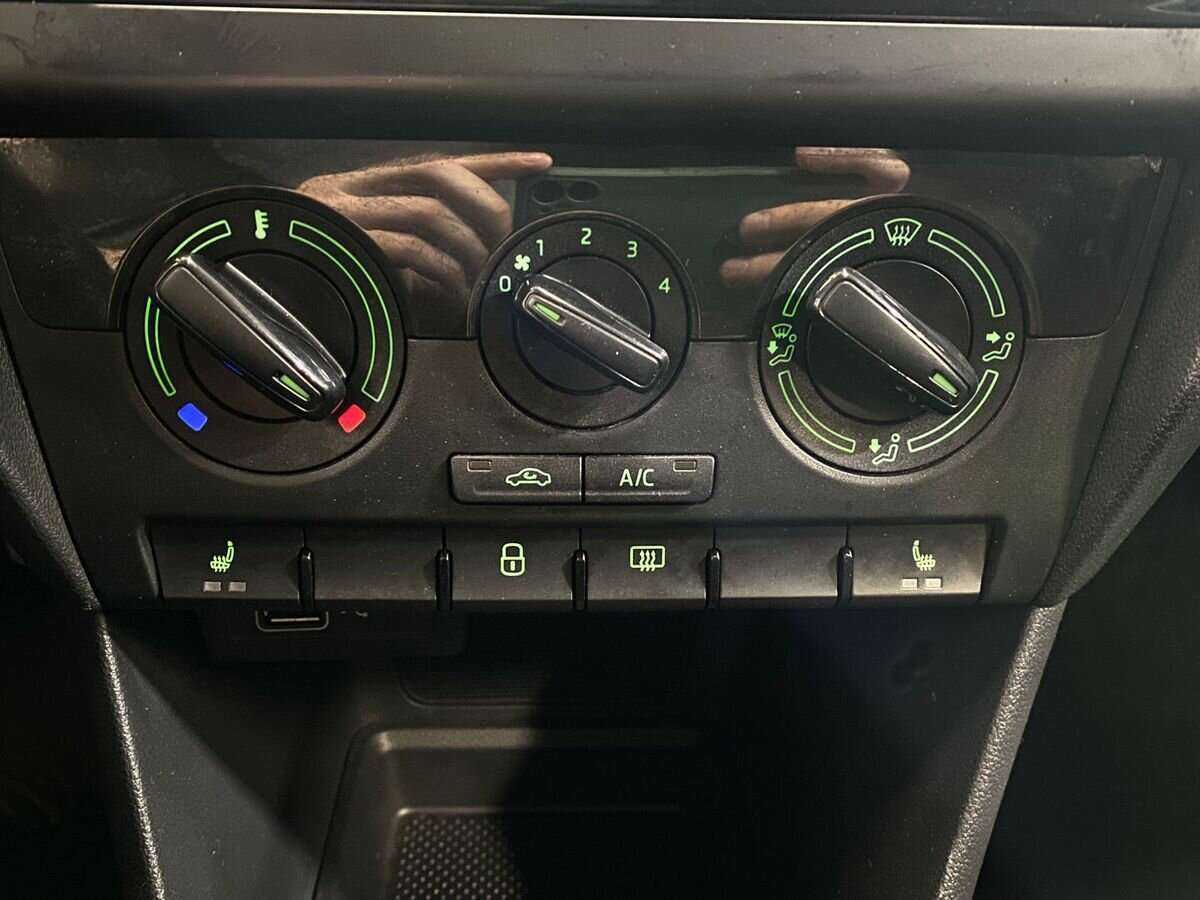 Купить Skoda Rapid с пробегом. Фото: #13