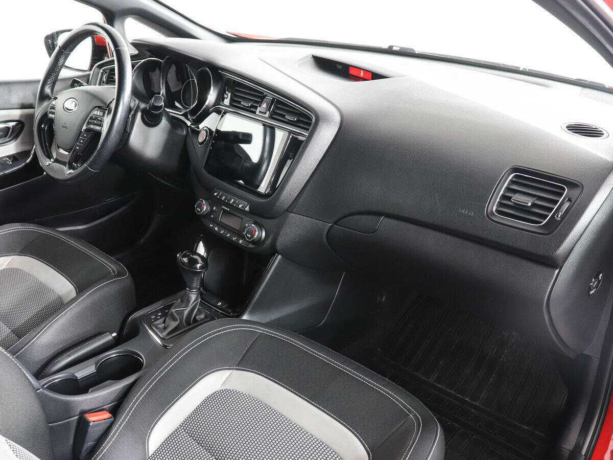Купить Kia Ceed с пробегом. Фото: #9