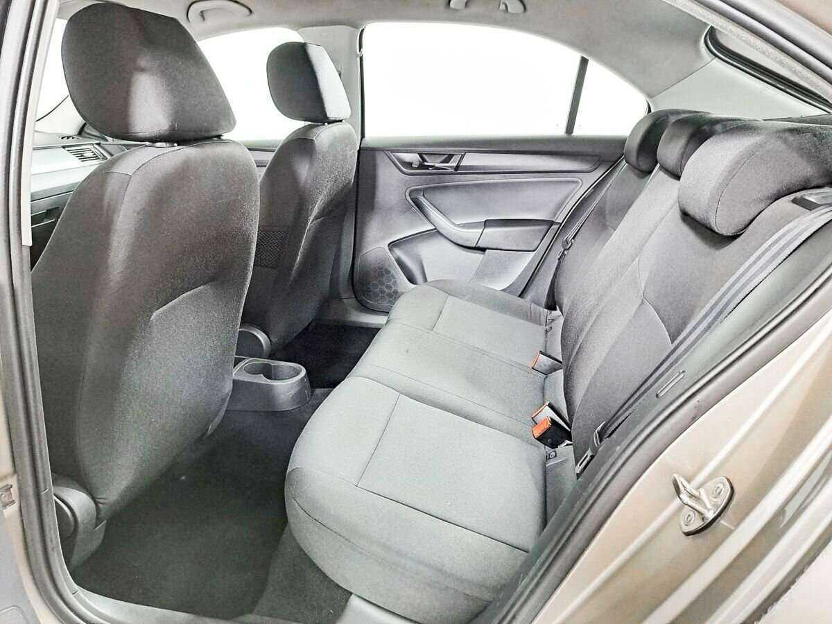 Купить Skoda Rapid с пробегом. Фото: #6