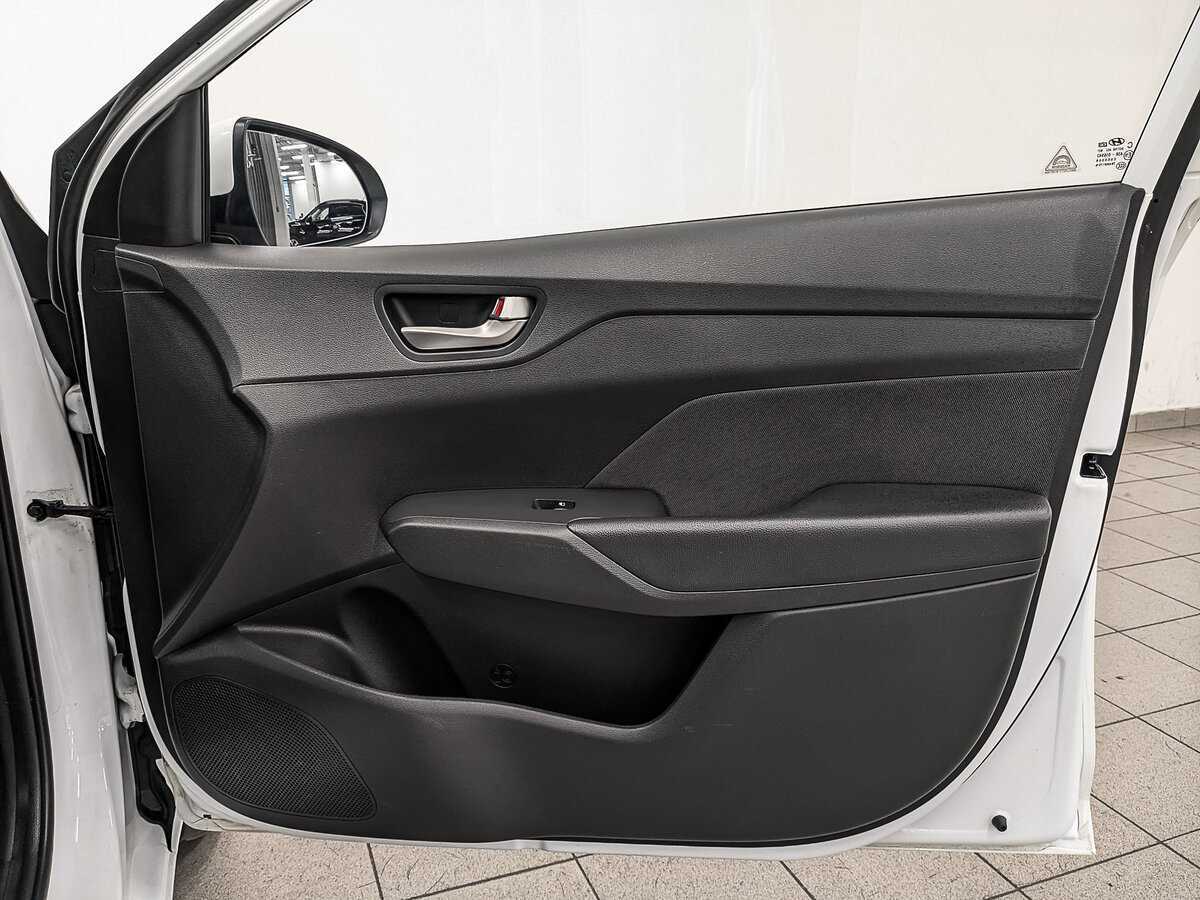 Купить Hyundai Solaris с пробегом. Фото: #24