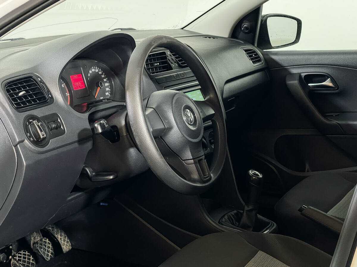 Купить Volkswagen Polo с пробегом. Фото: #12