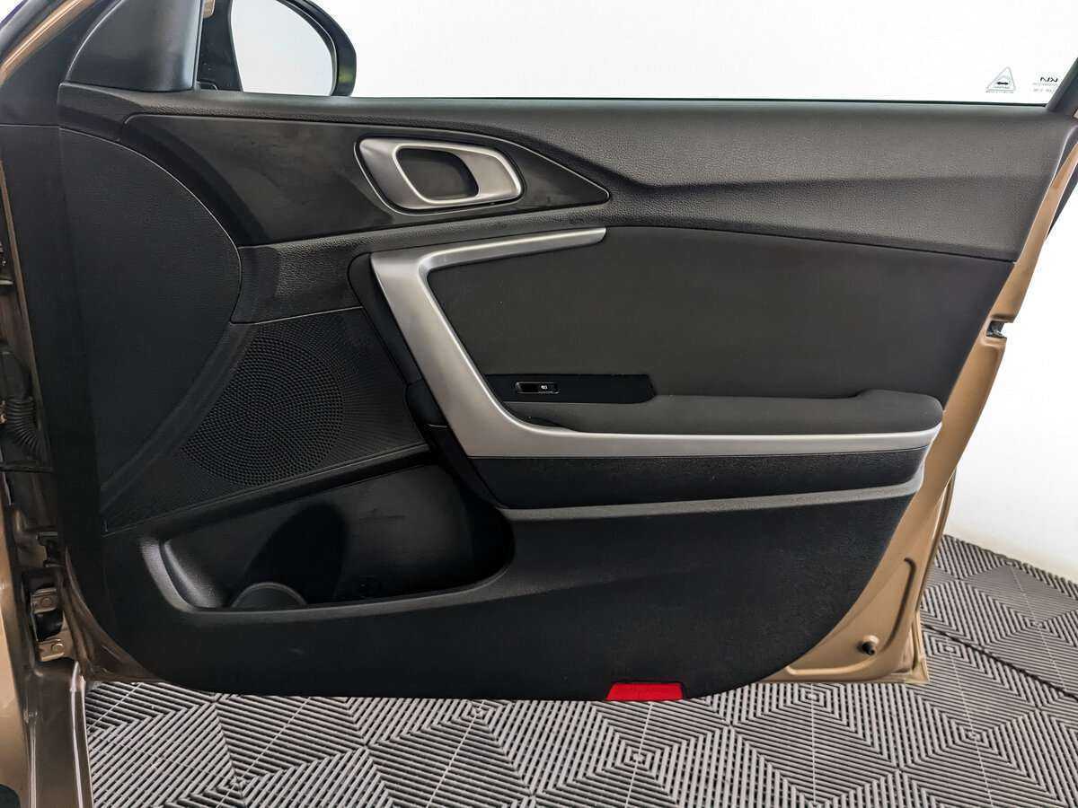 Купить Kia Ceed с пробегом. Фото: #20