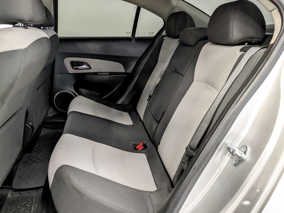 Купить Chevrolet Cruze с пробегом. Фото: #11
