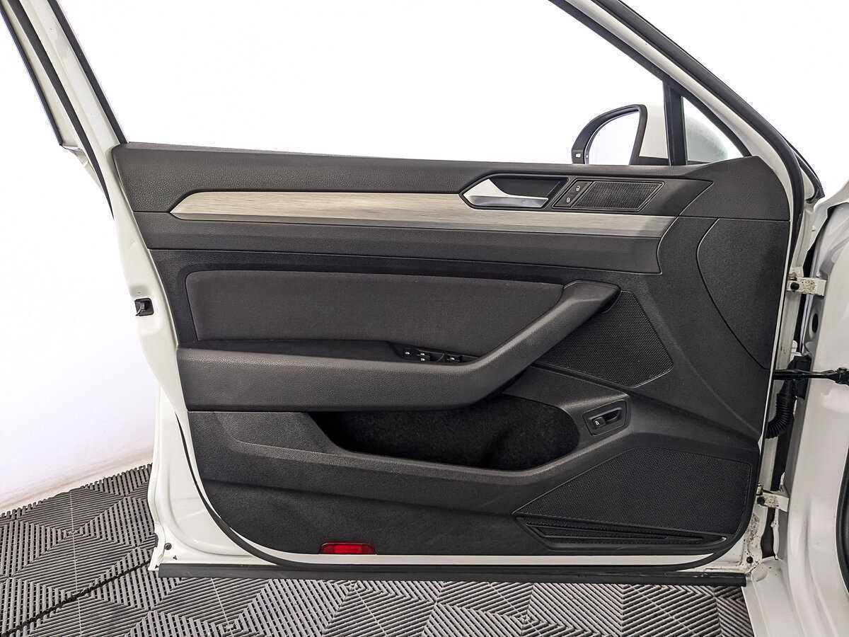 Купить Volkswagen Passat с пробегом. Фото: #18