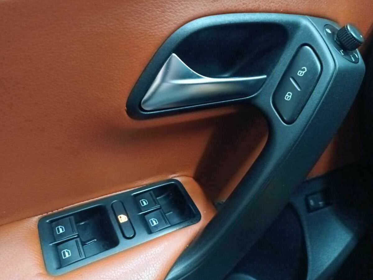 Купить Volkswagen Polo с пробегом. Фото: #14