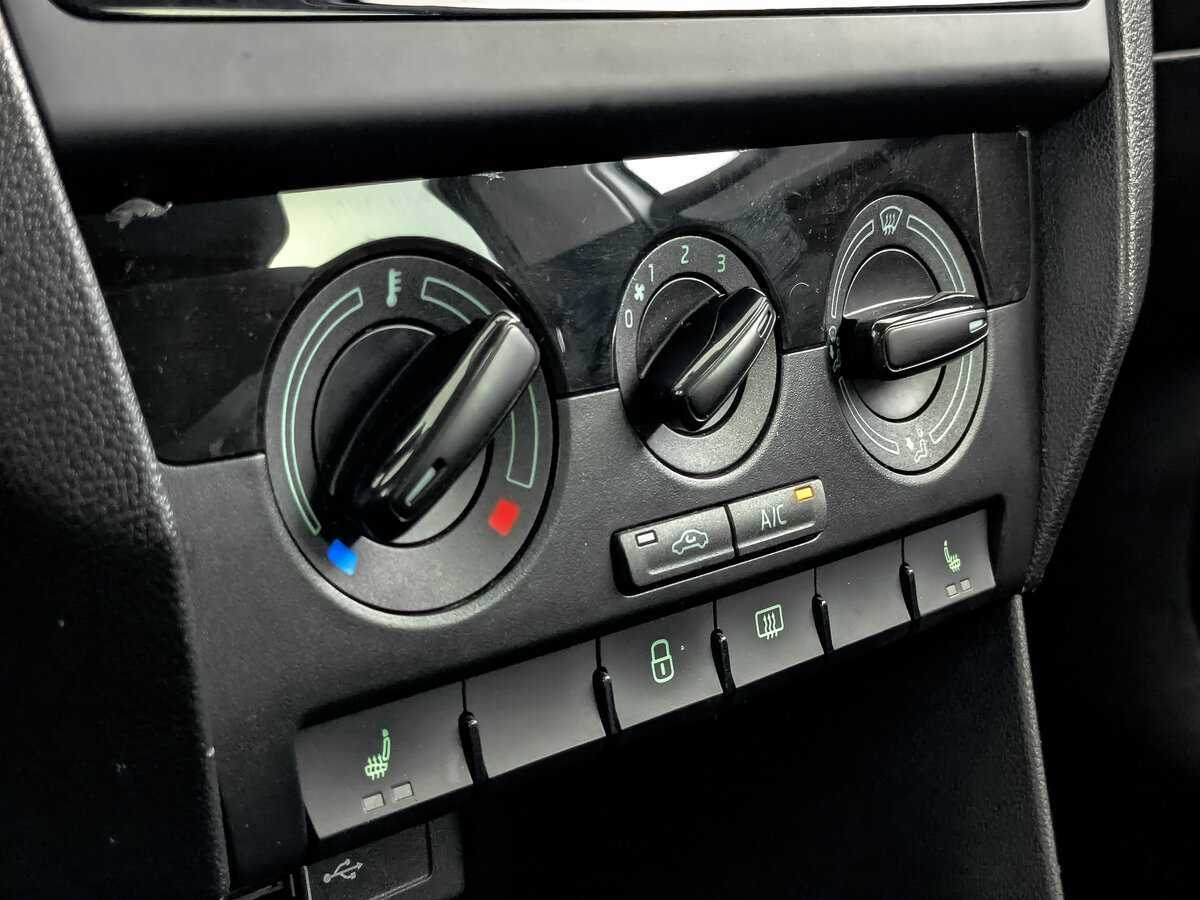 Купить Skoda Rapid с пробегом. Фото: #16