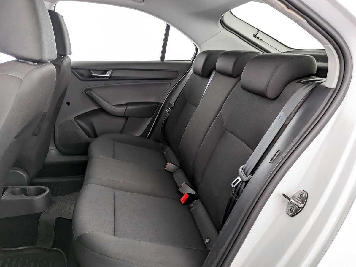 Купить Skoda Rapid с пробегом. Фото: #9